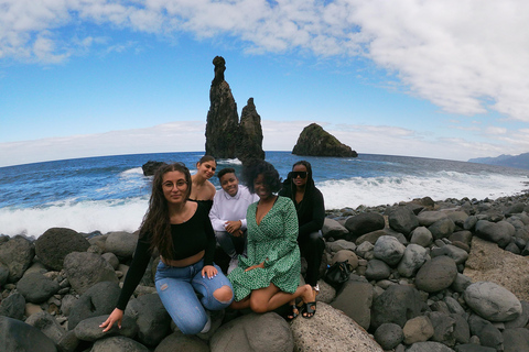 Excursión Privada a las Piscinas Naturales y Cascadas de Porto Moniz