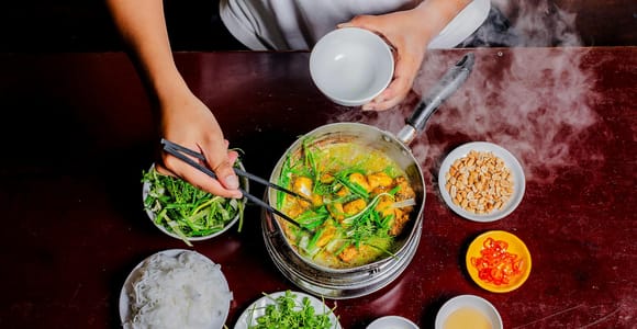 Hanoi: Hungry Hanoi Food Tour with Egg Coffee & 15+ Tastings