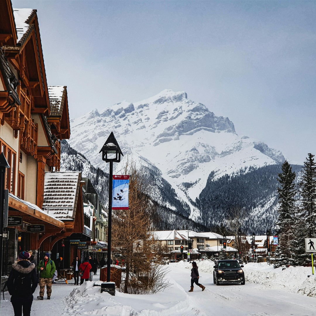 Banff: Hot Spring, Gondola, Lakes, and Wildlife Private Tour | GetYourGuide