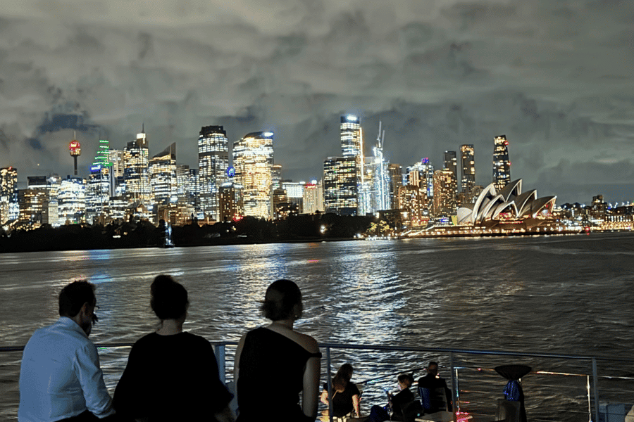 Sydney: Hafen-Dinnerkreuzfahrt mit Buffet. Foto: GetYourGuide Sydney: Hafen-Dinnerkreuzfahrt mit Buffet. Foto: GetYourGuide