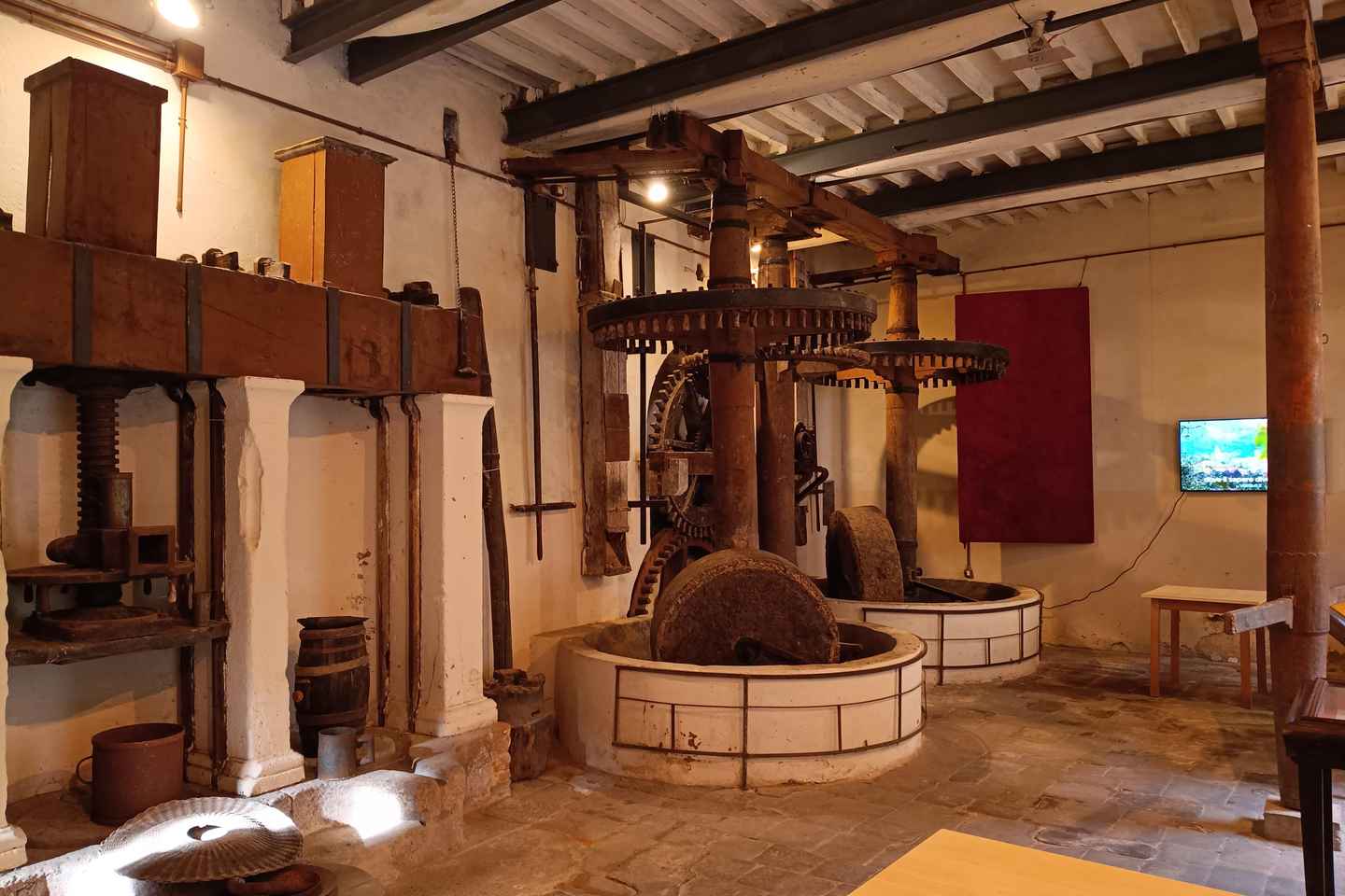 Buti: tour del frantoio antico e degustazione di olio d'oliva