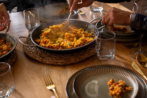 Cozinhe e comemore: Aula de culinária com a autêntica paella de Málaga