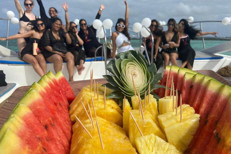 Punta Cana: Hip-Hop Party Boat with Open Bar,Live Dj & nat.P