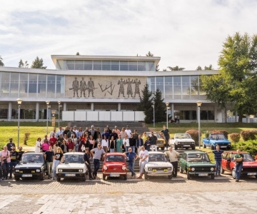 Recorrido en coche antiguo: Un viaje por la historia de Yugoslavia
