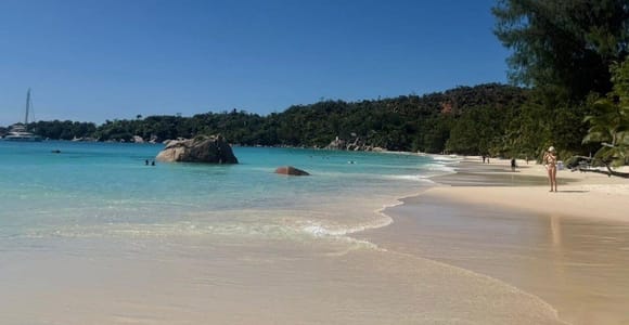From Baie Lazare: 2-Day Mahé Island Tour with Hotel Stay