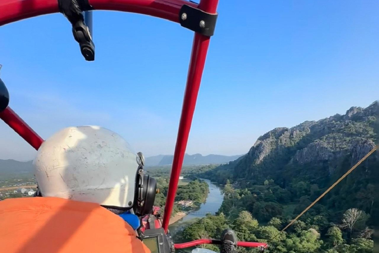 Excursão de um dia a Vang Vieng - Barco a remo, parapenteExcursão de um dia a Vang Vieng - Barco tradicional, parapente