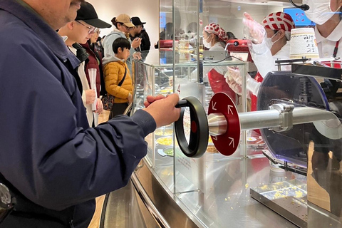 Yokohama: Guided Cup Noodles Museum Tour & Make Your Own Cup Yokohama: Cup Noodles Museum Guided Tour