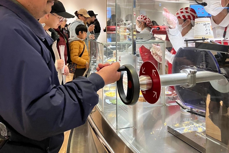 Yokohama: Guided Cup Noodles Museum Tour & Make Your Own Cup Yokohama: Cup Noodles Museum Guided Tour