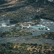 Un vol en hélicoptère au-dessus des magnifiques chutes Victoria