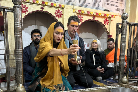 Varanasi: 12 Jyotirlinga Yatra – Guided Journey by Omvity