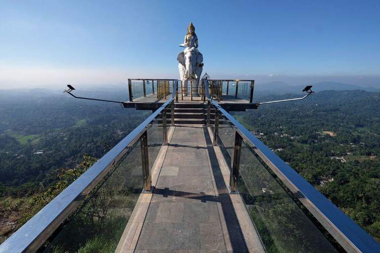 Kandy: City Highlights & Scenic Lake Bike Tour