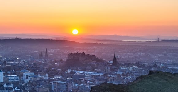 Edinburgh: Arthur&#39;s Seat Hike to the Summit at Sunset