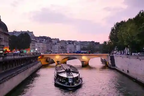 Paris: excursão a pé pela Cidade das Luzes e cruzeiro pelo Sena