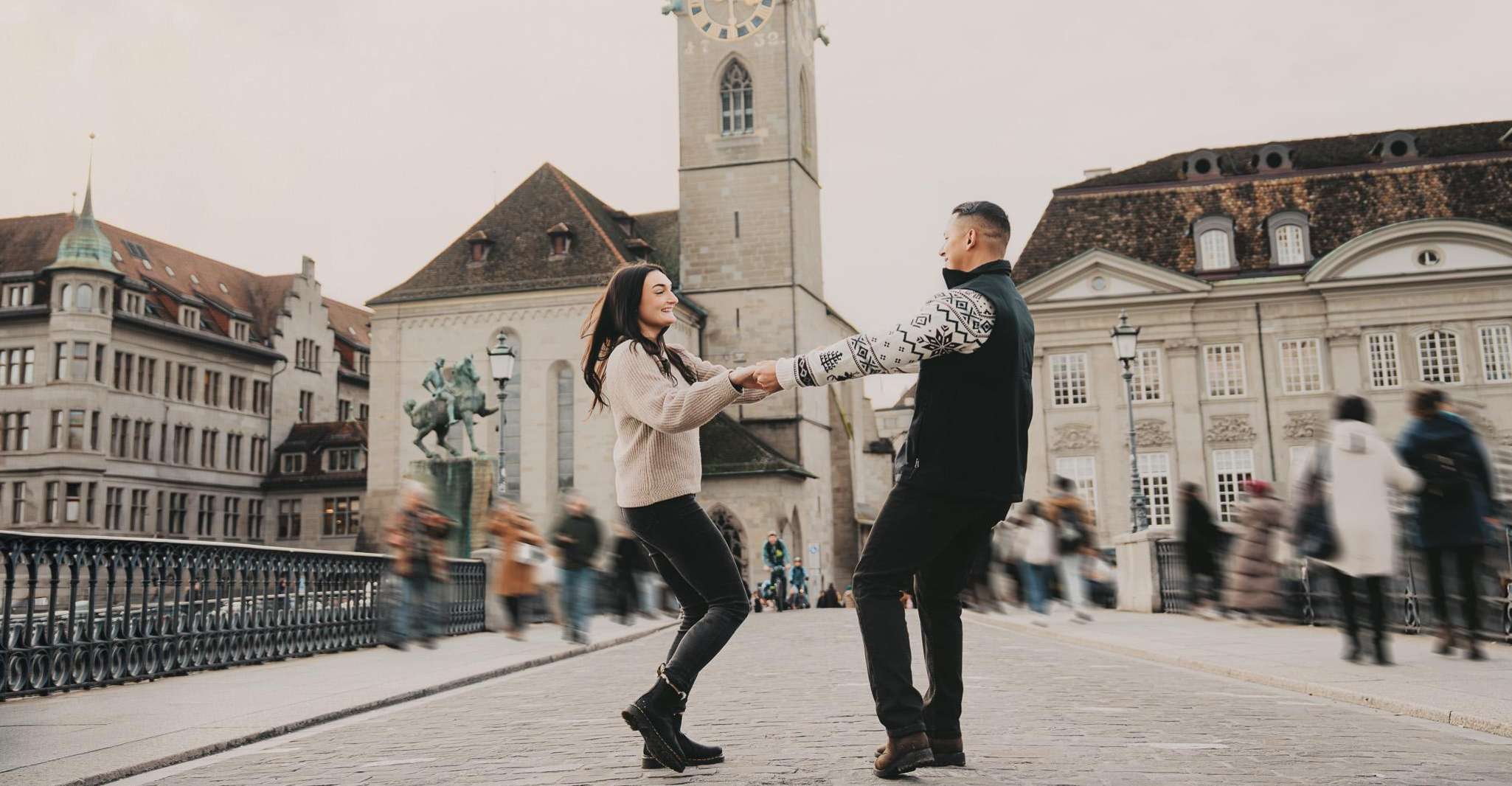 Zurich: Private Professional Photoshoot in Zurich Old town