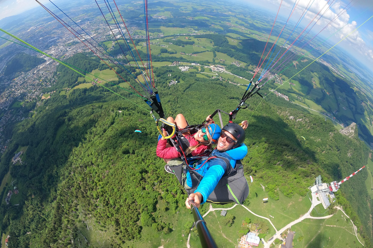 萨尔茨堡城市双人滑翔伞飞行双人滑翔伞体验萨尔茨堡市区