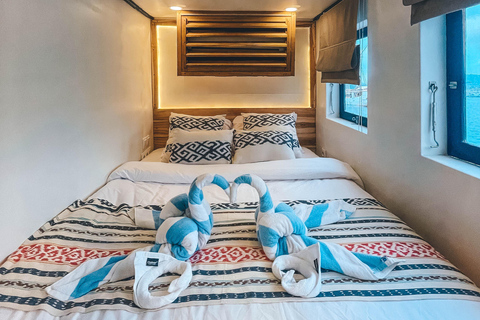 Labuan Bajo: 3-Day Komodo Sailing Luxury Boat with All Fees Deluxe Boat - Private Standar Room (2pax/room)