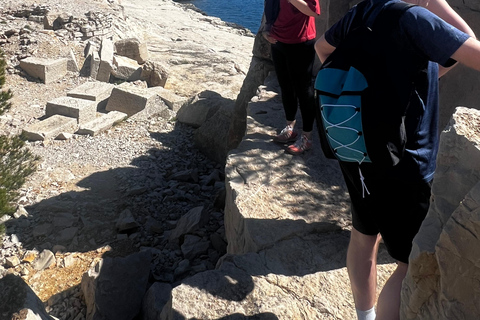 Cassis : Hiking Tour 2 Calanques with swimming