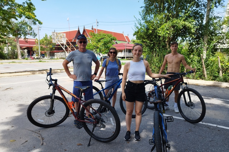 Passeio de bicicleta de dia inteiro pelo mercado flutuante saindo de BangkokExcursão de bicicleta de dia inteiro a Damnoen Saduak saindo de Bangkok