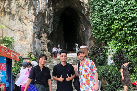 Hoi An: Transfer de Hue com rota panorâmica sobre o Hai Van PassTransfer de Hoi An para o Cemitério de An Bang para Hue em viatura privada