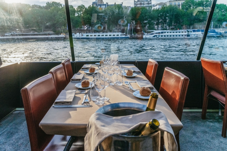 París: crucero por el Sena con cena al atardecerParís: cena en crucero de 2,5 h (Service Etoile)