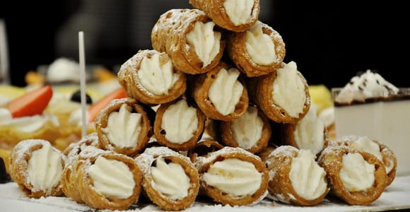 Syracuse by tuk tuk: history, views and the best cannolo in the city