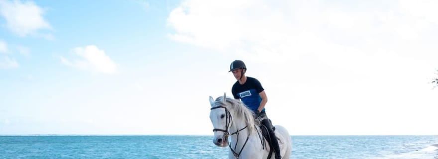 Maurice : Balade à cheval sur la plage déserte de Riambel