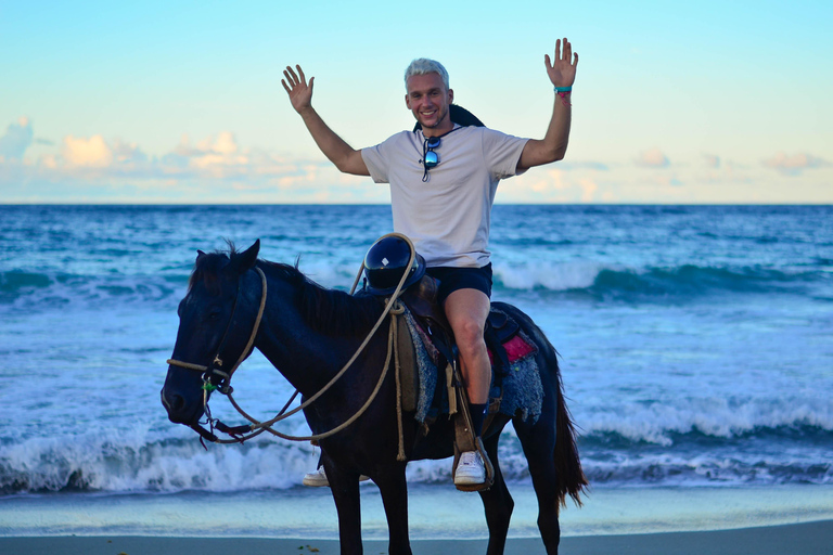 Punta Cana: Passeio a cavalo com pôr do sol na praia de Macao