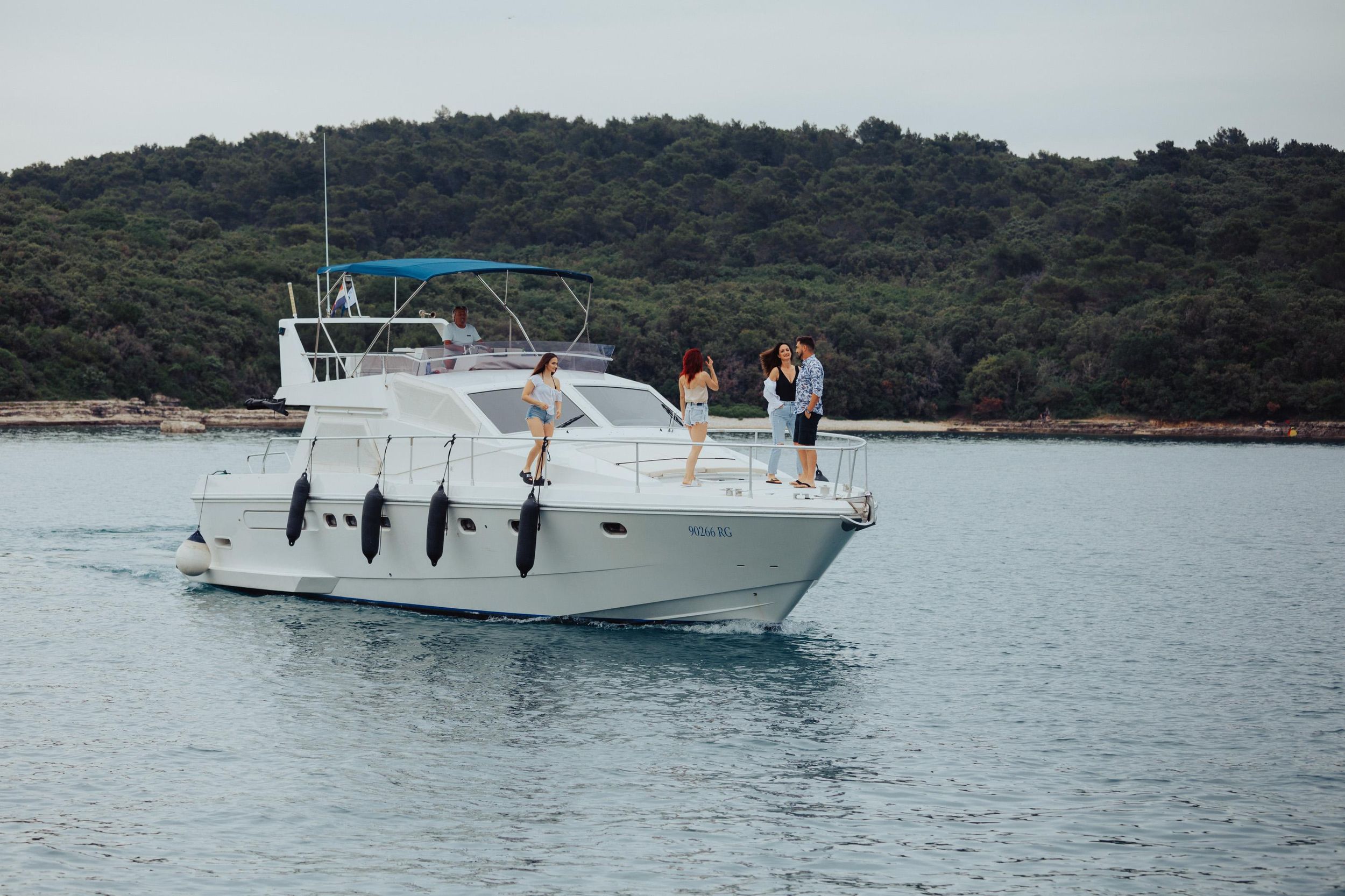 Pula: Halbtagestour oder Ganztagestour auf einer Yacht mit Skipper
