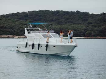 Pula: Half or Full day boat tour on yacht with skipper