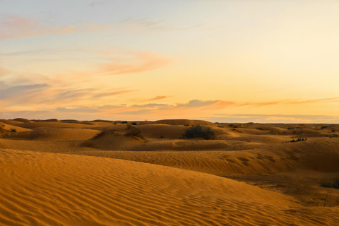 Dżerba: Zachód słońca, wschód słońca i jedna noc w berberyjskim namiocie.Dżerba: zachód słońca, wschód słońca i jedna noc w berberyjskim namiocie.