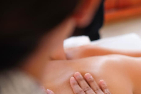 كانجو: علاجات التدليك والسبا في منتجع Svaha Spa Batu Bolongتدليك بالحجر الدافئ لمدة 60 دقيقة (فردي)