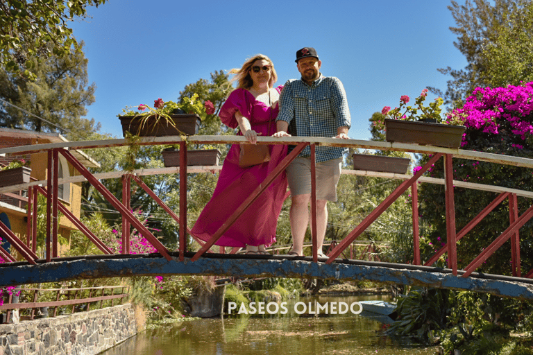 Xochimilco Mexican Fiesta com bebidas e lanches ilimitados.