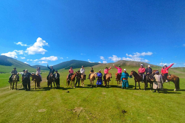 Trekking à cheval dans la vallée de l&#039;Orkhon, région des 8 lacs8 lacs de la vallée de l&#039;Orkhon, randonnée à cheval, région des chutes d&#039;eau