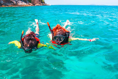 Passeio de barco pelas ilhas Coral e Racha