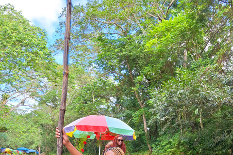 Montego Bay: Bamboo Rafting with Limestone Massage & Shoping