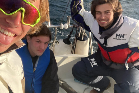 Oslo: Oslofjord Sailing Tour with Snacks and Drinks Oslo: Oslofjord Sailing Tour with Snacks and Drinks Mid-day