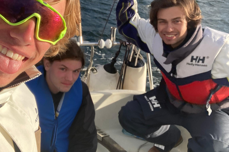 Oslo: Oslofjord Sailing Tour with Snacks and Drinks Oslo: Oslofjord Sailing Tour with Snacks and Drinks Mid-day