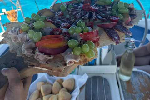 From Stintino: Sailing boat tour with a stop at Cala Reale and lunch on board. Asinara: Sailboat tour with a stop on the island and lunch on board.