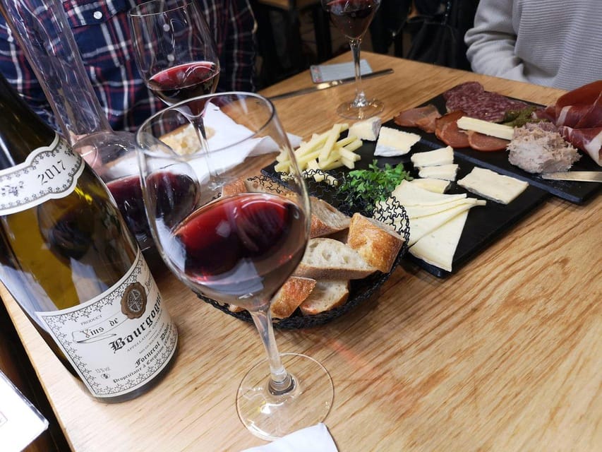 Participez à une dégustation (en français) de vins et fromages