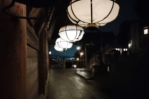 Nara: descubre la belleza atemporal en un tranquilo paseo nocturno.Nara: descubre la belleza atemporal en un tranquilo paseo nocturno