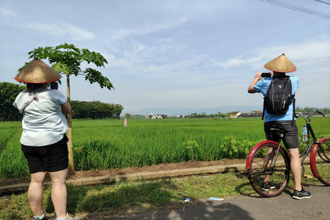 Yogyakarta : Classic Bike Tour with Lunch and Pickup
