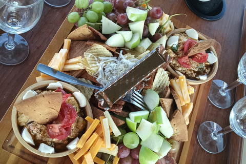 Passeio de barco romântico com vinho e queijo ou jantar surpresaPasseio de barco romântico com vinho e queijo, avistamento de lobos marinhos