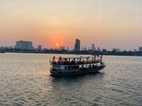 Sunset Cruise Tour, FreeFlow Beers & BBQ Buffet.Onbeperkt. - Housity