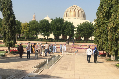 Mascate : Location de voiture et de chauffeur à Oman pour une journée entière