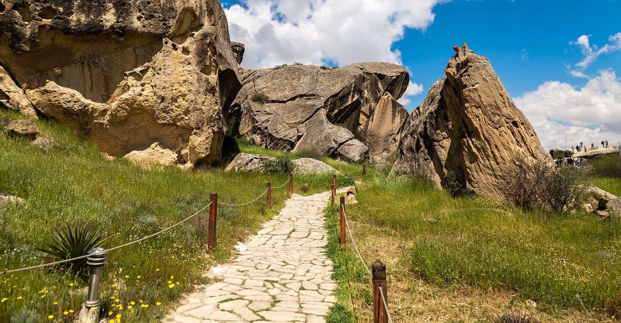 Gobustan,Mud volcano,Rock art,Fire,Temple,Burning mountain - Housity