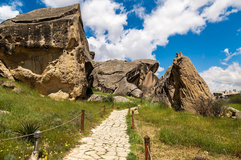 Gobustan,Błotny wulkan,Sztuka naskalna,Ogień,Świątynia,Płonąca góra