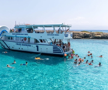 VANUIT LATCHI: Blue Lagoon Akamas Cruise - grote waterglijbaan