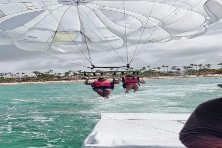 Parasailing w Punta Cana: Adrenalina w przestworzach