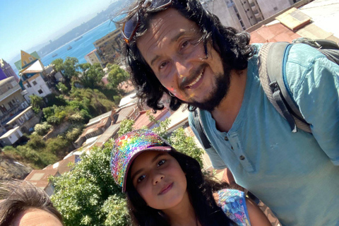 Valparaíso Fantastic Tour : Culture, history, art and color!