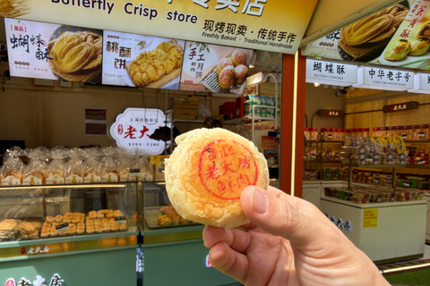 Shanghai: Yuyuan Old Street Food Walking Tour (2–2.5 Hours)